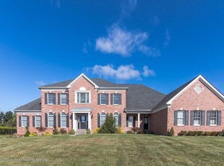 5 Ethan Dr, Farmingdale, NJ 07727