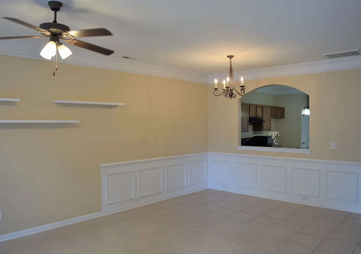 Beautiful Townhome - Great Location — Photo 3