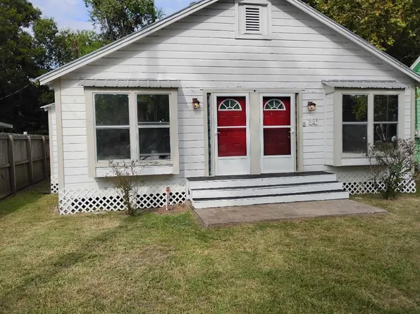 207 S Church St, Dayton, TX 77535