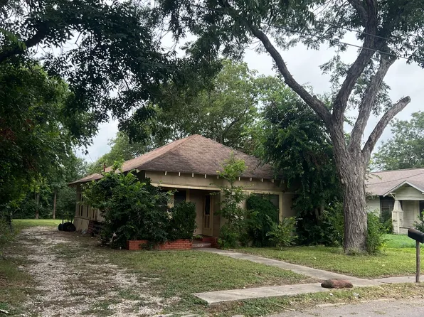 618 Bowie, Seguin, TX 78155