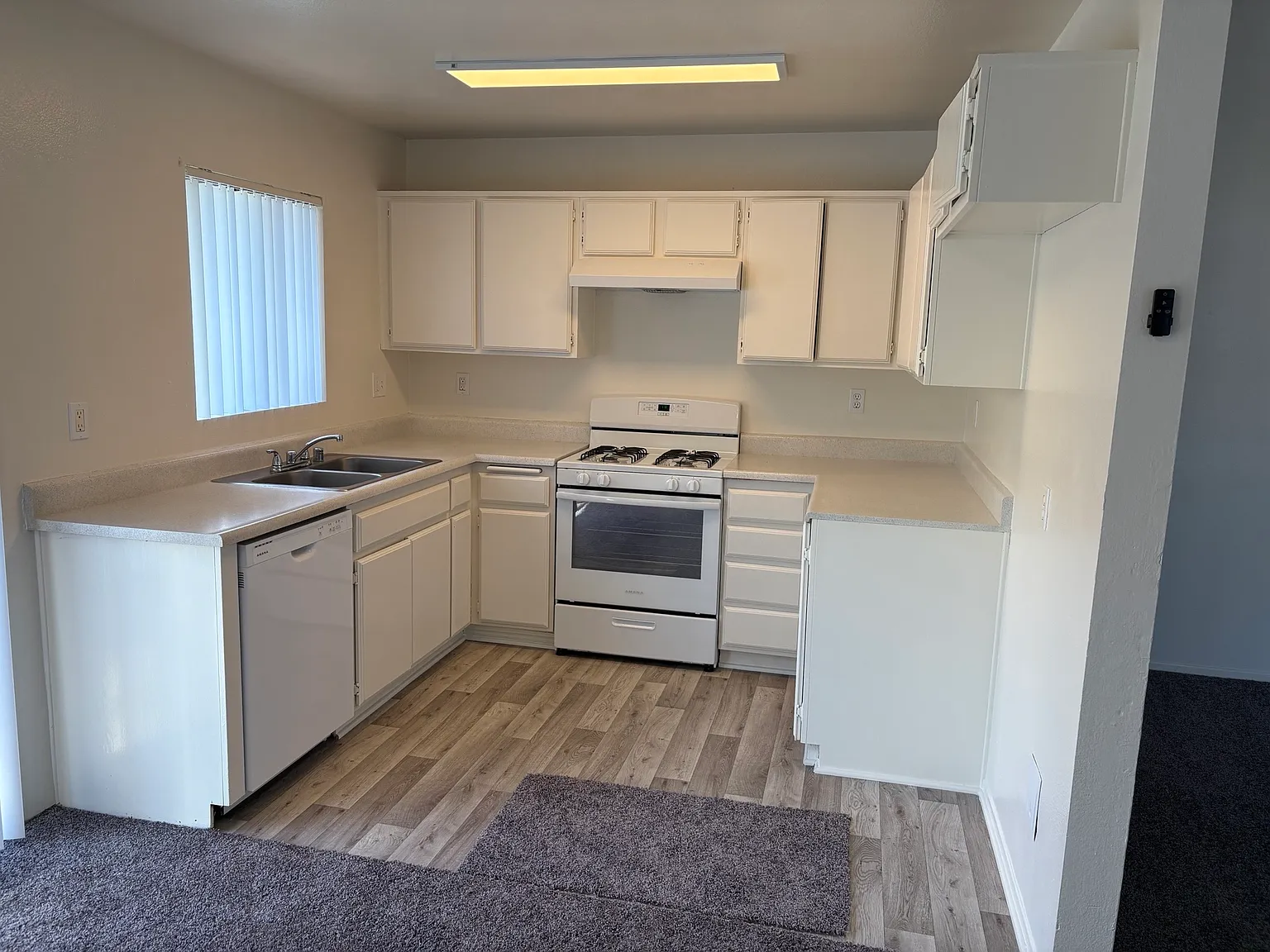 Newport Harbor Apartments — Photo 2