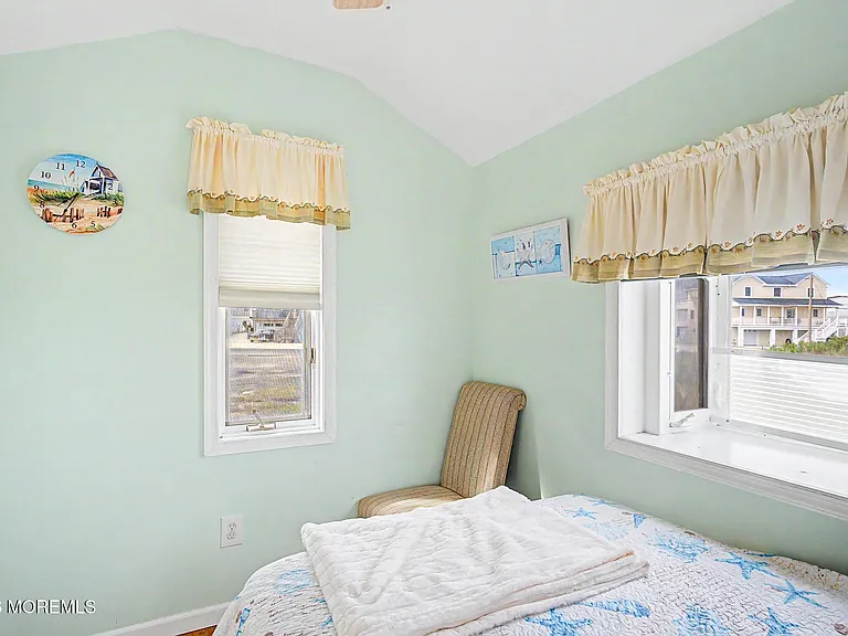 1022 S Green St — Photo 16
