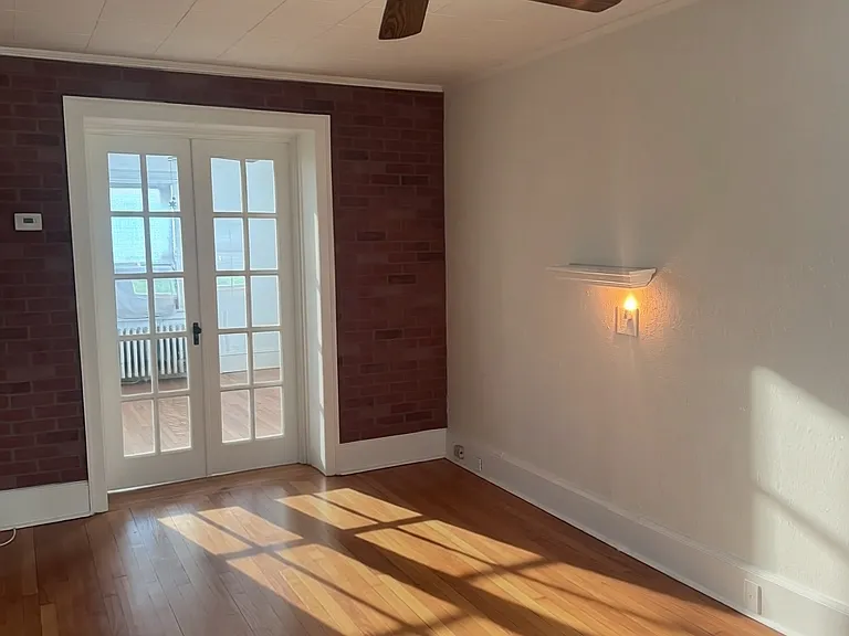 130 Spring Valley St — Photo 6