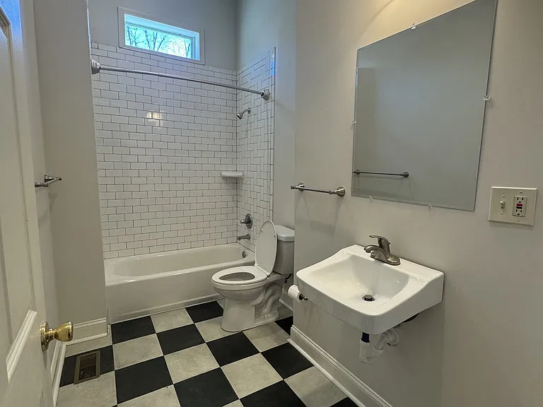 860 Vine St — Photo 6