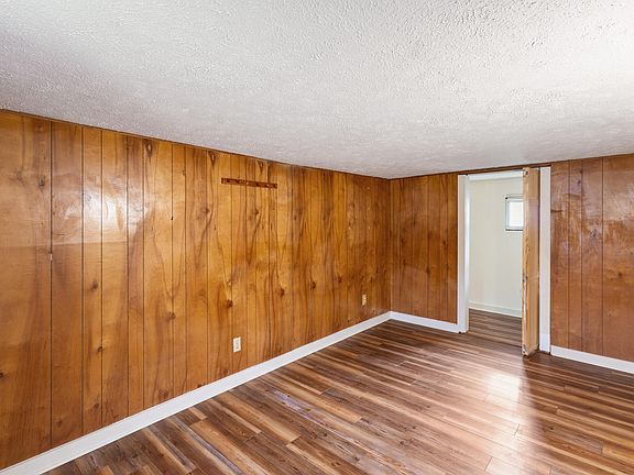 5th image of 1015 Harold Street