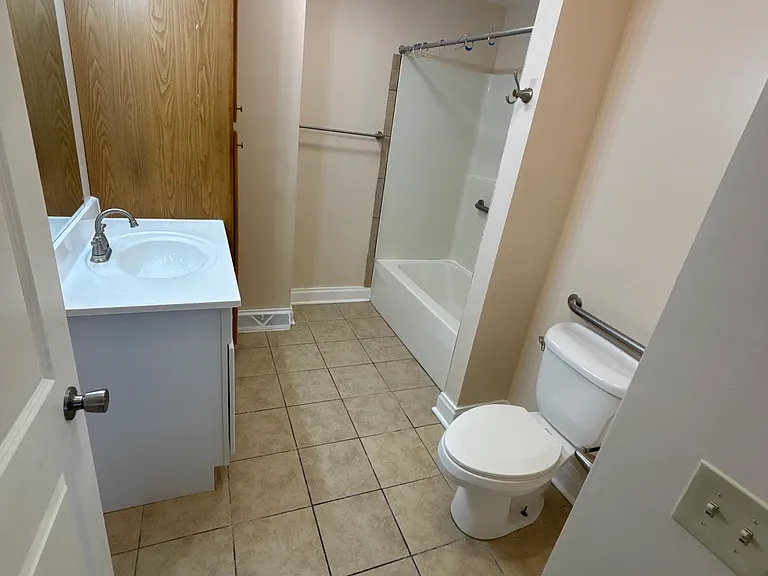 417 Walnut St #3 — Photo 11