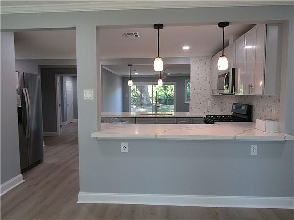 4th image of 106 Fairfax Pl