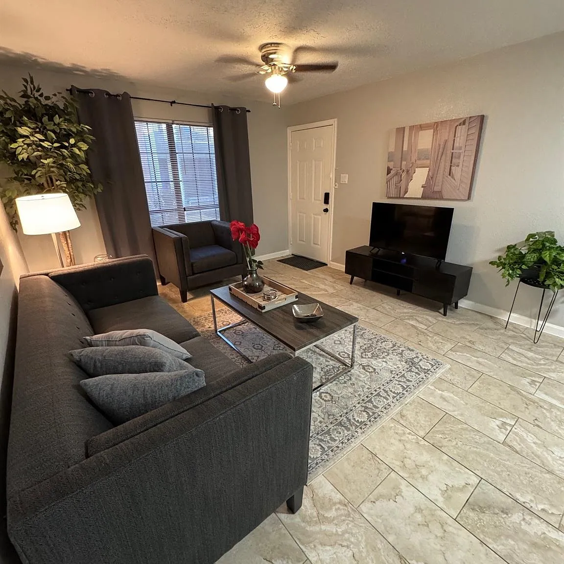 2 bed, 1.0 bath, 732 sqft, $1,999 — Photo 2