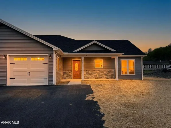 121 Red Tail Cir, Duncansville, PA 16635