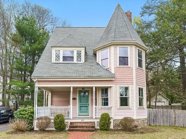 207 Weston Rd, Wellesley, MA 02482