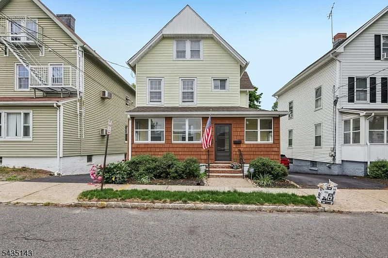 1 bed, 1.0 bath, $2,400 — Photo 2