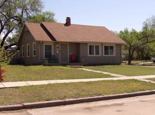 902 N Parkwood Ln, Wichita, KS 67208