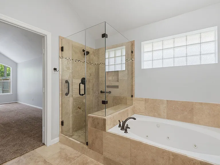 18 Mulberry Glen Pl — Photo 32