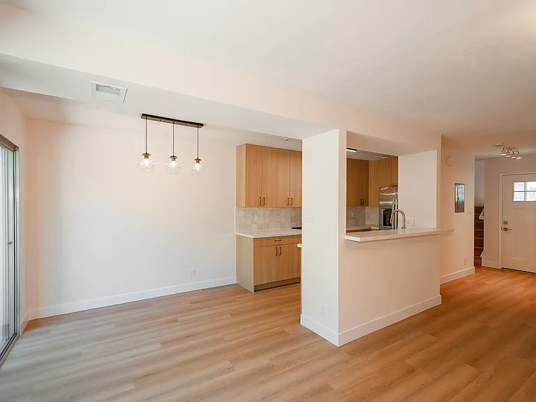 235 Ashley Cir — Photo 8