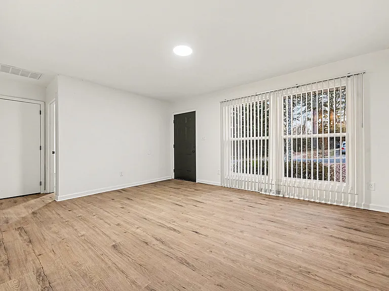 5003 Lakecrest Dr — Photo 3