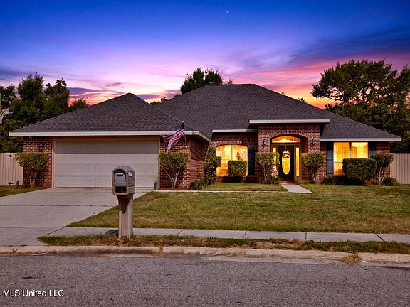 2nd image of 160 Saltmeadow Cir
