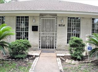 9214 Rowan Ln, Houston, TX 77036