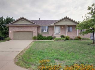 330 N Crest Cir, Wichita, KS 67206