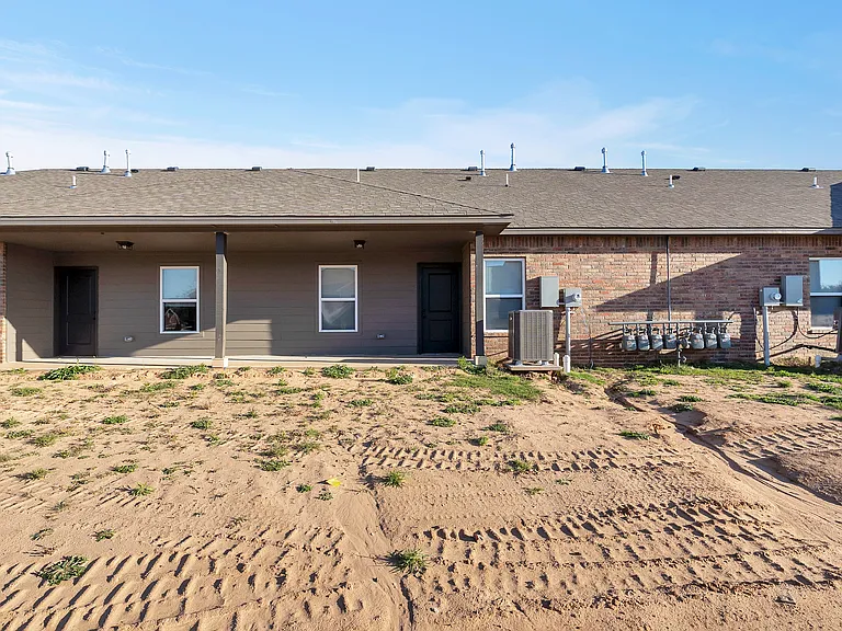 618 E Pams Dr #D — Photo 12