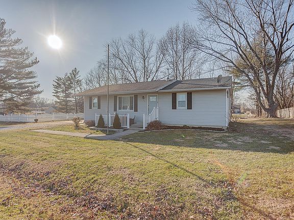 3rd image of 442 Tamarach Dr