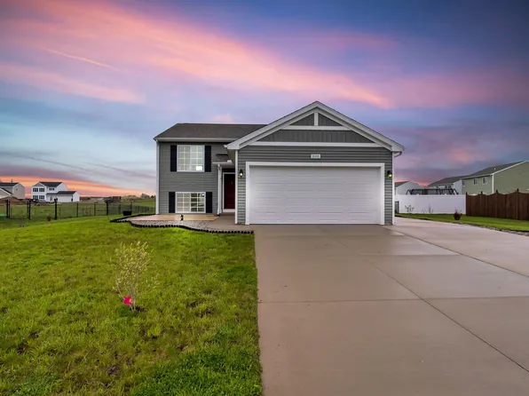 1008 Chesham Ln, Grand Ledge, MI 48837