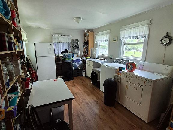 4th image of 489 Fairport Rd