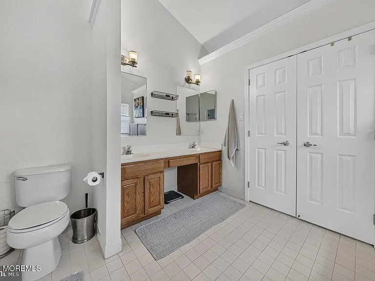 14 Stonehedge Dr — Photo 8