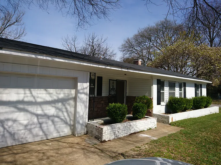 4550 E Mallory Ave — Photo 3