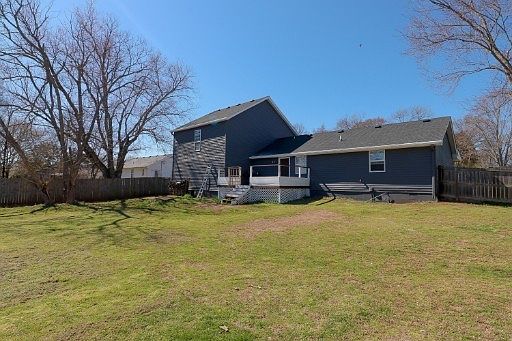2nd image of 304 Custer Ct