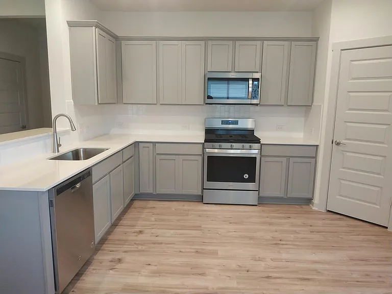 10705 Meris Ln — Photo 4