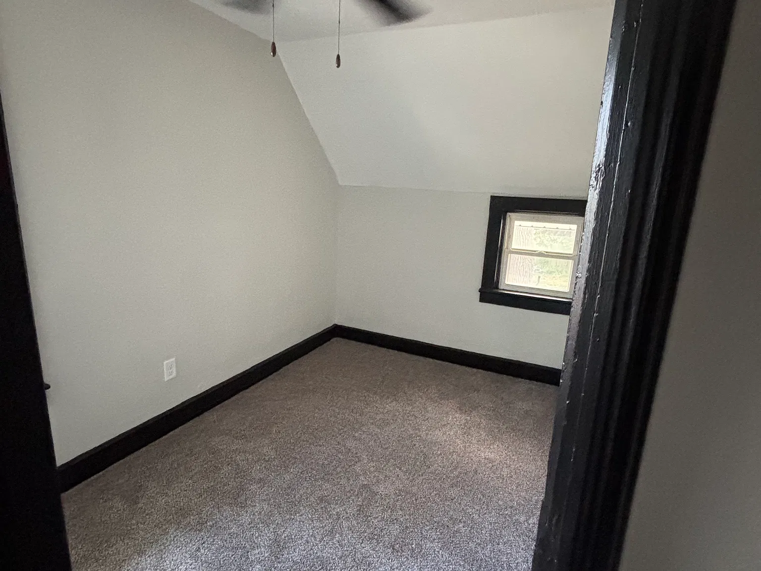 3 bed, 1100 sqft, $1,000 — Photo 4
