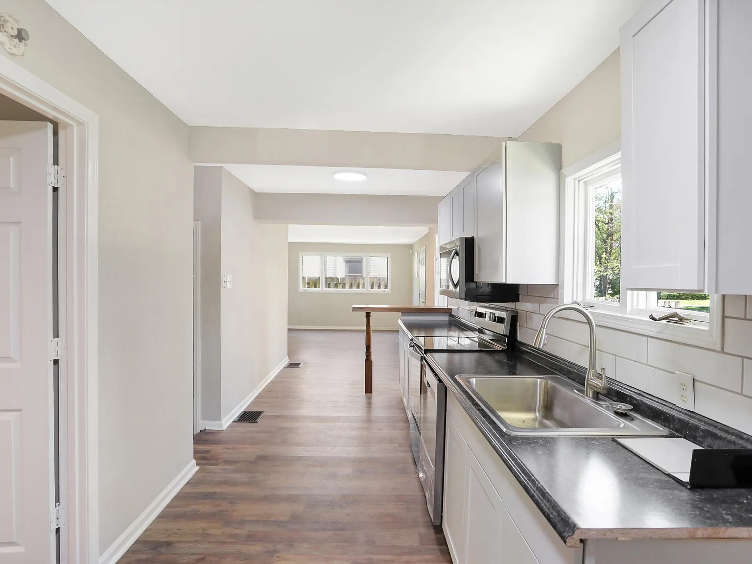 3 bed, 1592 sqft, $2,200 — Photo 4