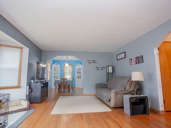 3rd image of 2303 Hickory Lawn Dr