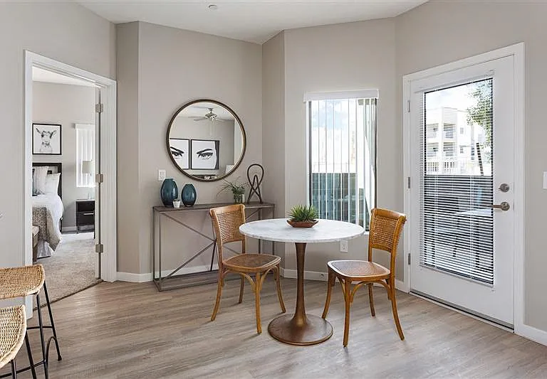 Avari Modern Apartments — Photo 26