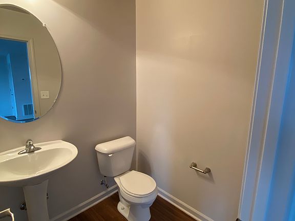 5th image of 385 White Oak Trce