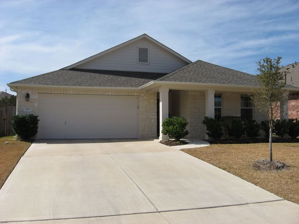 Front of Home with Covered Front Proch