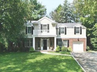 649 Park Ave, Manhasset, NY 11030