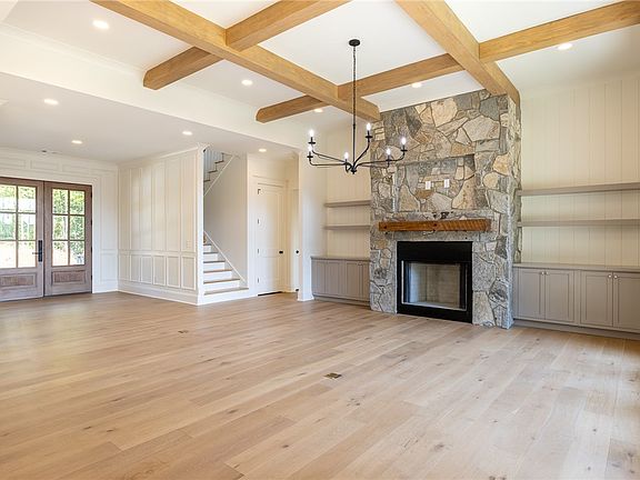 5th image of 325 Keowee Ave