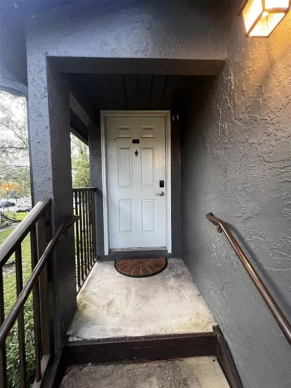 2 bed, 1.0 bath, 914 sqft, $1,600 — Photo 3