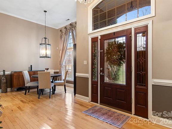 2nd image of 1114 Waterford Dr