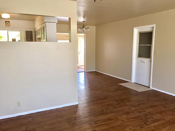 Living room/dining room