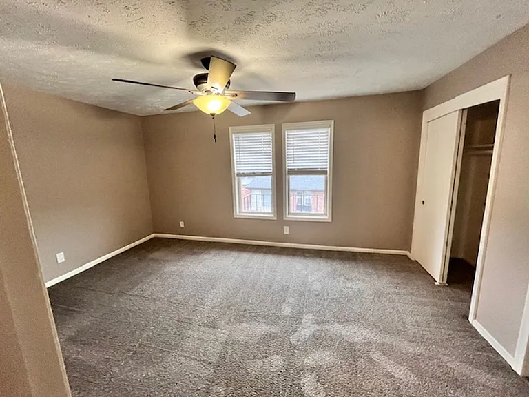 Bristol Square Apartments — Photo 72