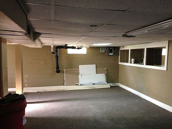 3rd image of 901 W Reservoir Ave