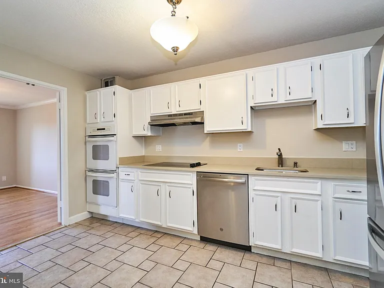 8360 Greensboro Dr #922 — Photo 10