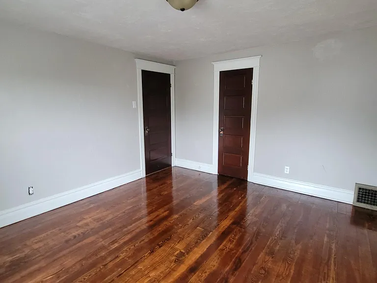 841 York St — Photo 12