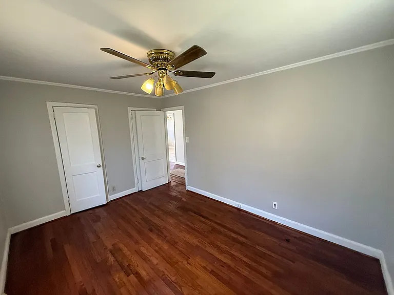 305 N State St — Photo 7