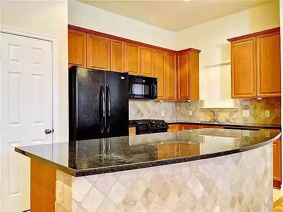 5th image of 6054 Portrush Dr