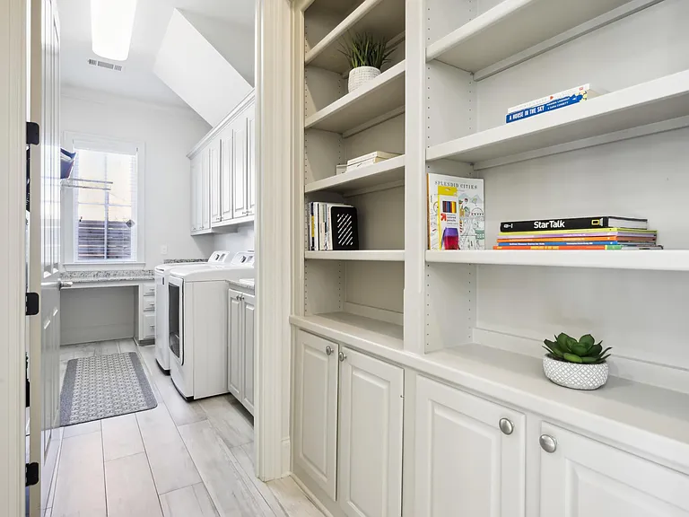 1656 Belmont Ave — Photo 10