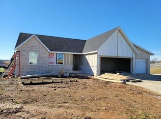 890 W Elmwood Cir, Nixa, MO 65714