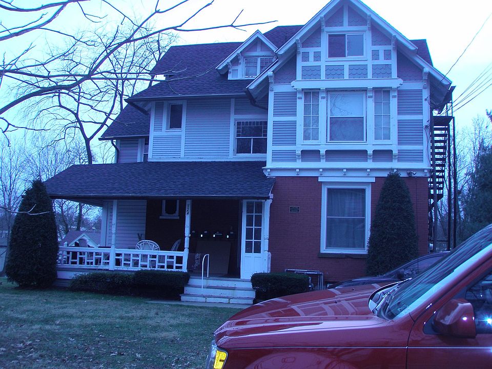 Apartment in building. Large front and back yard.
